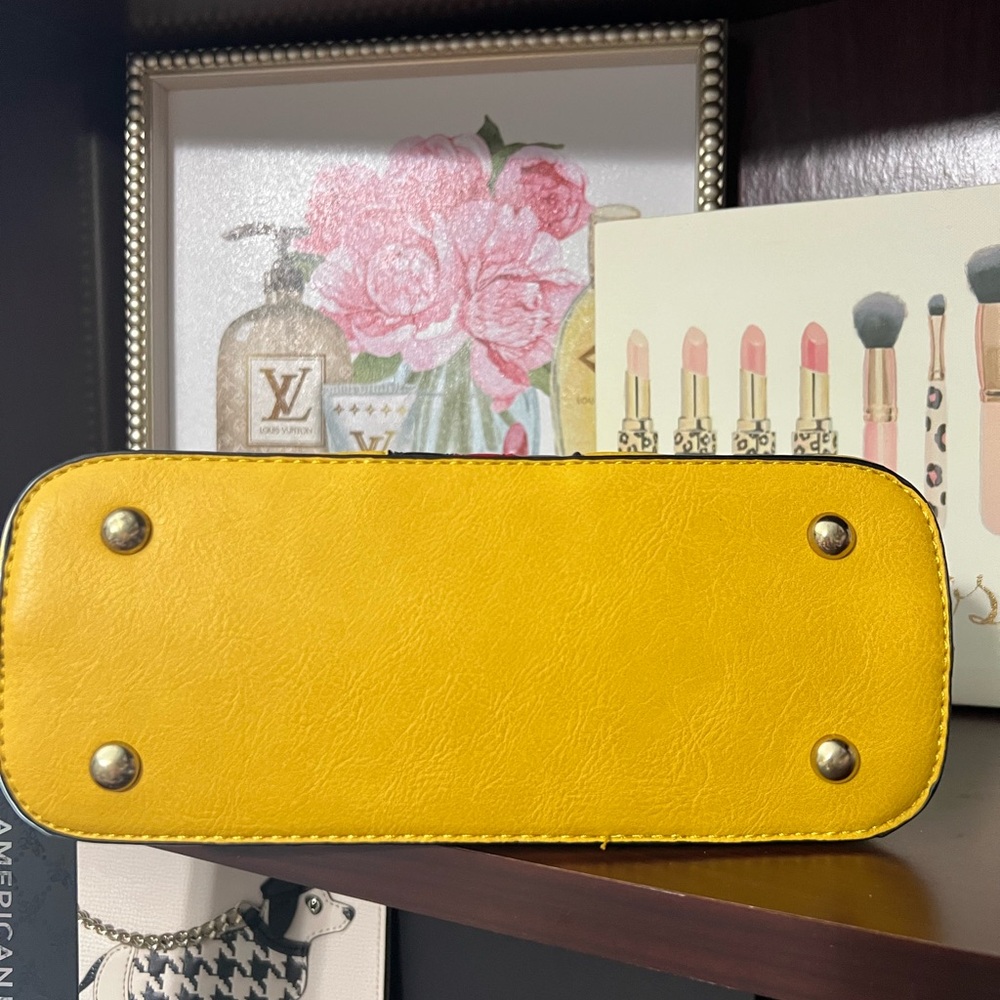 American Bee Yellow Crossbody Dome Bag - Picture 4 of 10